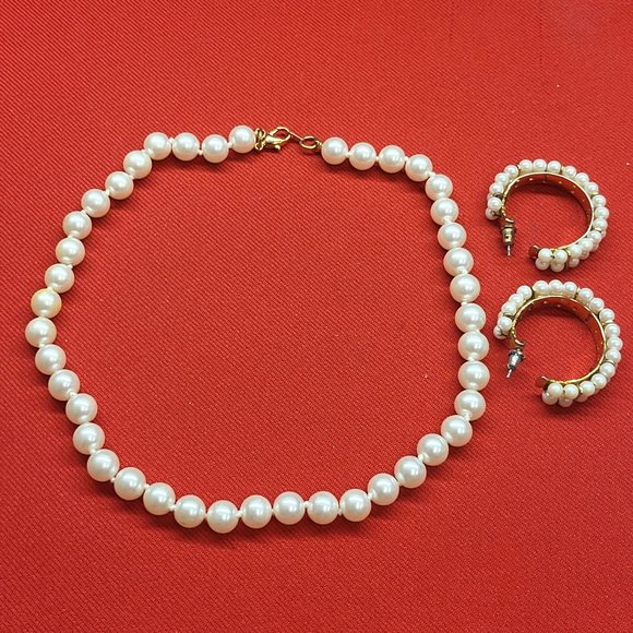 Pearl Necklace & Screw Back Earrings Set Faux Pearls Gold Tone - Picture 4 of 8